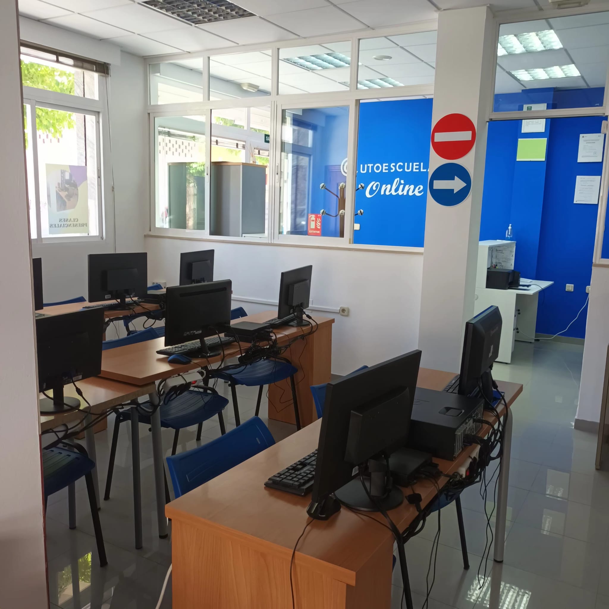 instalaciones-de-autoescuela-online-y-autoescuela-plan-b-en-motril-en-granada Instalaciones de Autoescuela Online y Autoescuela Plan B en Motril (Granada)